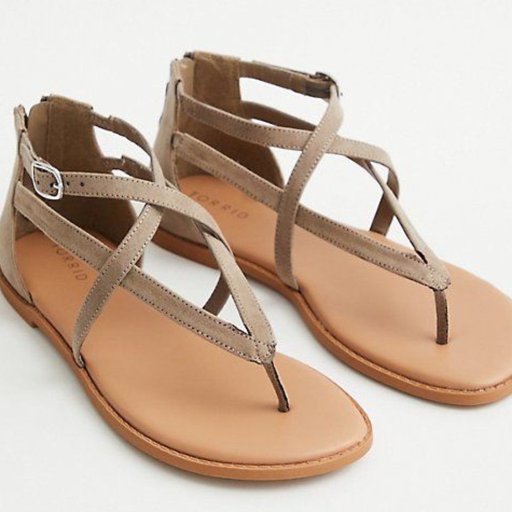 TORRID NWOT Taupe Faux Suede T-Strap Sandal - Size 6.5 Wide Width